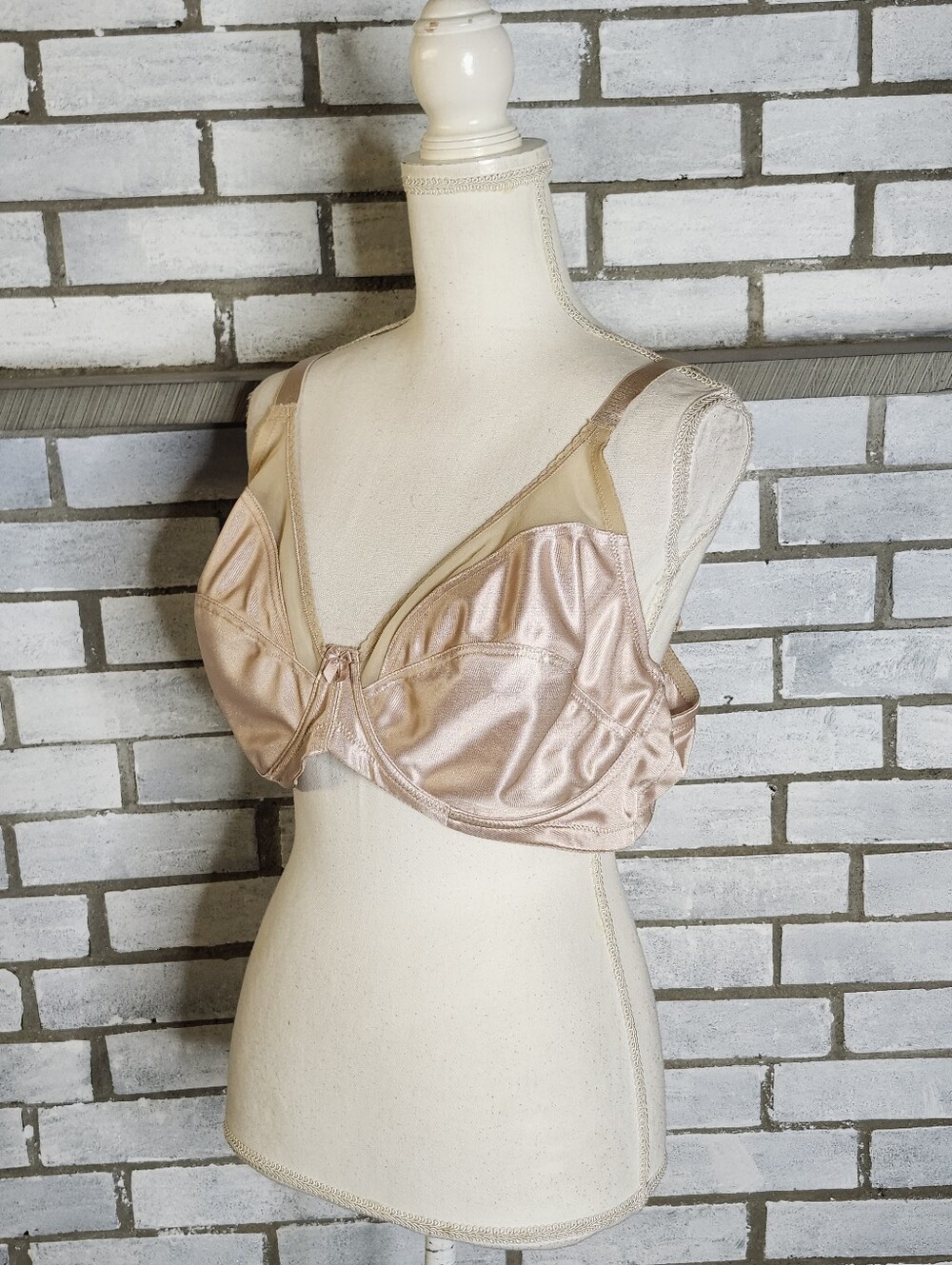 • Gelmart Vintage 5143 Full Cup Satin Underwire Unpadded  Bra Size 42D Beige